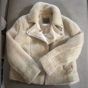 ❤️Levi's Women's Off-White Teddy Jacket